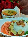 Cơm thịt heo chiên tỏi Thái Lan
