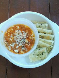 Foto resep Garlic bread with bolognese sauce (Mpasi 8m+)
