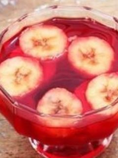 صورة لوصفة جيلي بالفراوله وقطع الموز
