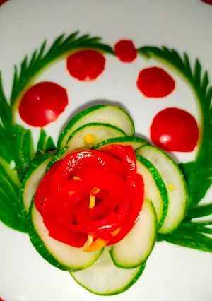 सलाद (Salad recipe in Hindi) रेसिपी मुख्य फोटो