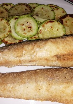 Foto principal de Pijotas fritas con calabacín a la plancha 🐟🥒