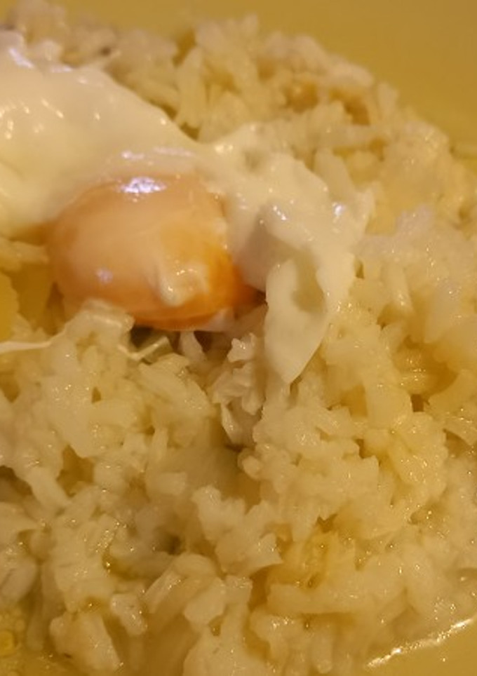 Foto de Arroz de bacalhau, com poeijo e ovos escalfados