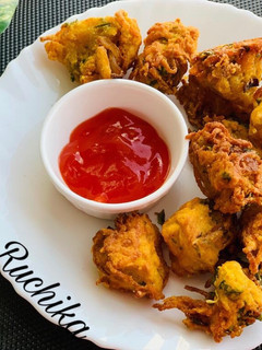 A picture of Aloo Pakudi.