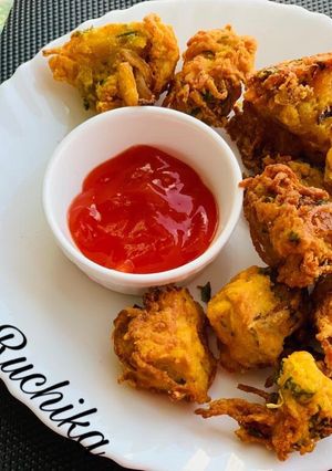 A picture of Aloo Pakudi.