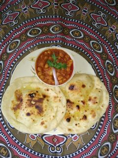 બટર નાન વિથ પંજાબી છોલે રેસીપી મુખ્ય ફોટો