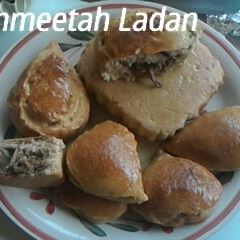 A picture of Meatpies in cake pans.