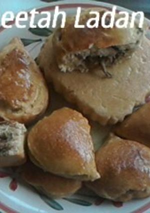 A picture of Meatpies in cake pans.