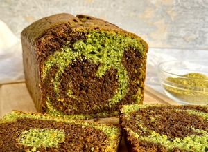 Foto di Plumcake al pistacchio e cioccolato con spirulina