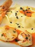 Lasaña de Wonton rellena de Vieiras y Cigalas con bechamel