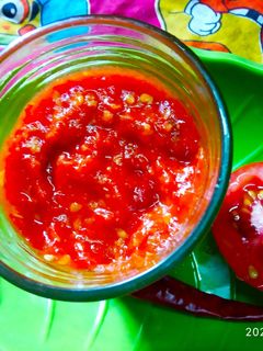 मोमो की चटनी(momos ki chutney recipe in hindi) रेसिपी मुख्य फोटो
