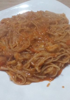 Una foto de Fideos con Tomate y Merluza