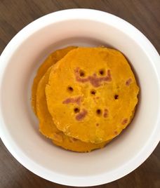 làm bánh bí đỏ cho bé