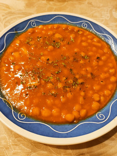 Una foto de Guiso de Garbanzos con Sepia, Cúrcuma y Yakiniku