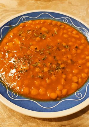 Una foto de Guiso de Garbanzos con Sepia, Cúrcuma y Yakiniku