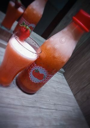صورة لوصفة عصير الليمون والفراولة 🍋🍓