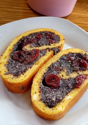 Fitt mákos meggyes tekercs🍒 recept fotója