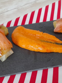 Una foto de Puerro confitado con salmón