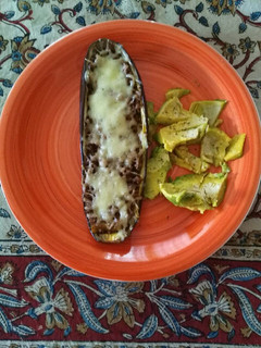Una foto de Cetogénica: Berenjena con carne molida y queso mozzarella