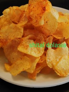 इंस्टेंट लाल आलू के चिप्स(instant aloo chips recipe in hindi) रेसिपी मुख्य फोटो
