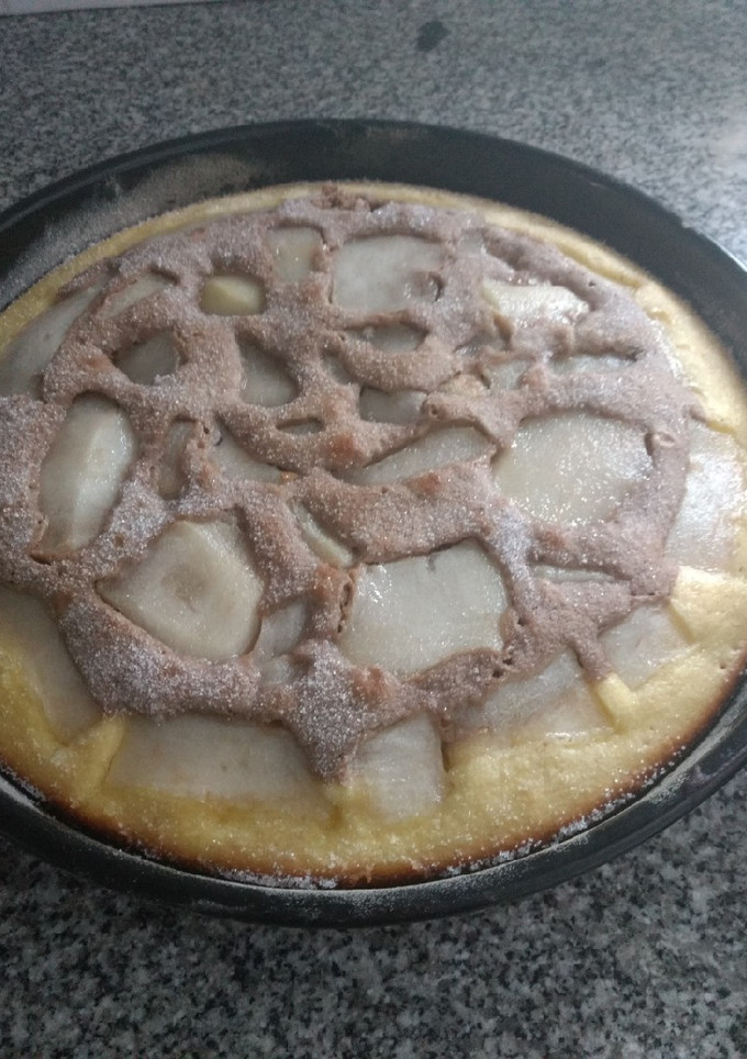 Una foto de Torta marmolada con agregado de peras