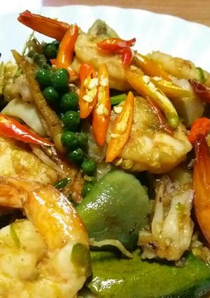 รูปของ 🐙ผัดฉ่ากุ้งปลาหมึก🐙 #อาหารไทยง่ายๆ