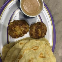A picture of Chicken kabab with Paratha.