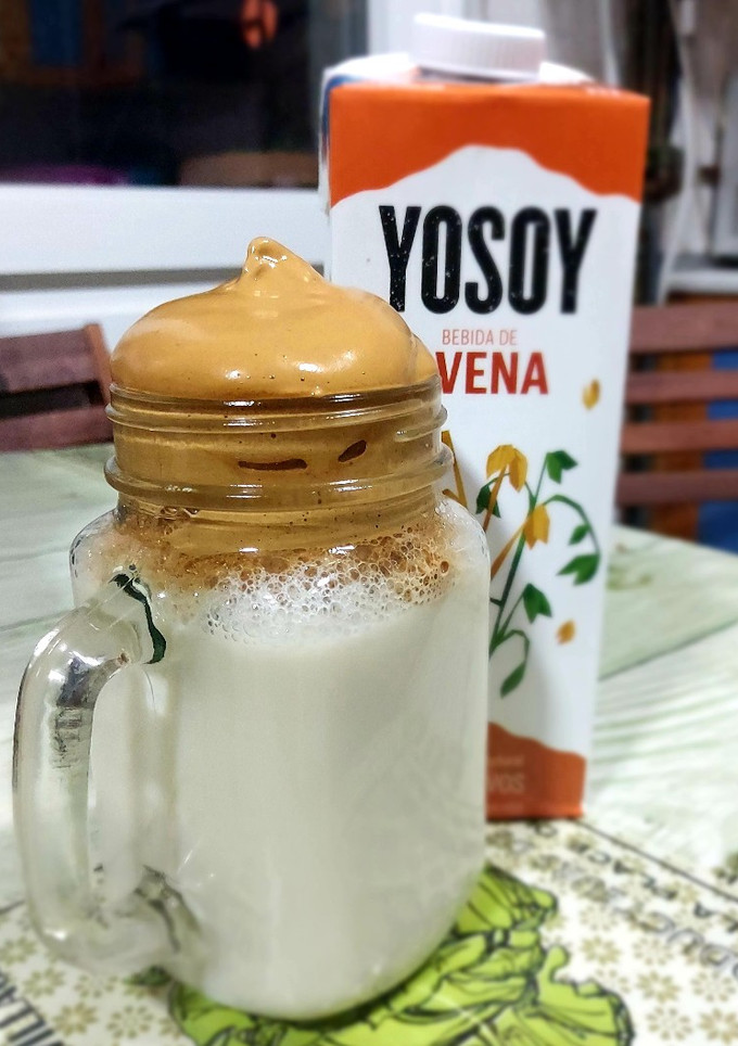 Una foto de Dalgona Coffee (versión vegana)