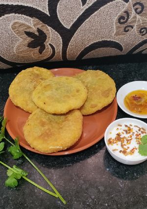 A picture of Matar Kachodi/Green Peas Kachodi.