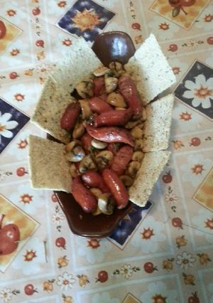 Una foto de Cazuela con chistorra y champiñones