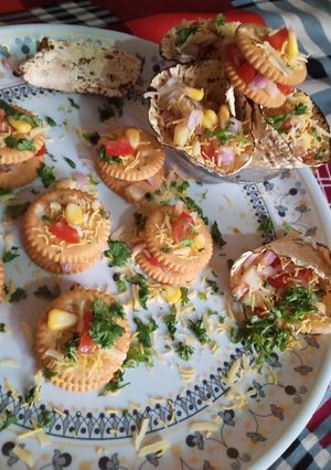 A picture of Monaco sandwich and papad Chaat.