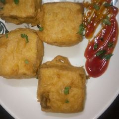A picture of Stuffed bread pakode.