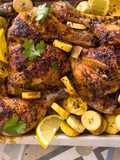 Pollo al horno con plátanos verdes fritos