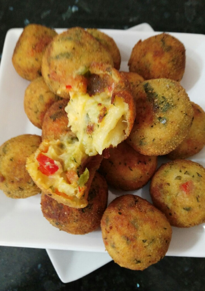 Una foto de Bolas de queso con verduras y curry