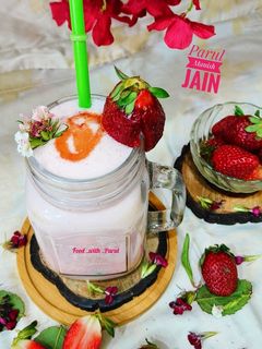 स्ट्रॉबेरी शेक (strawberry shake recipe in Hindi) रेसिपी मुख्य फोटो