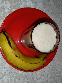 बनाना शेक (banana shake recipe in Hindi) रेसिपी मुख्य फोटो