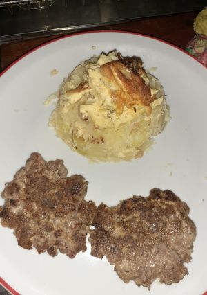 Una foto de Papas con hamburguesas caseros.."papa erronea"
