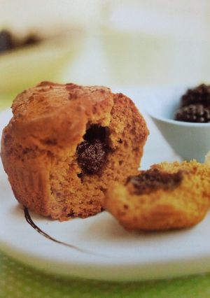 A picture of Ginger cakes with chocolate centres.