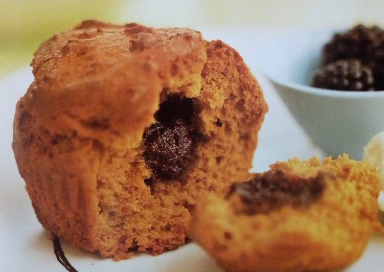 Ginger cakes with chocolate centres