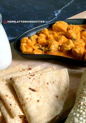 A picture of Gatte ki sabzi.