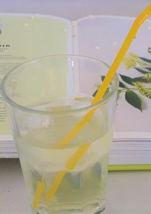 Une photo de Sirop de fleurs de sureau