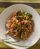 Mì xào thịt thăn súp lơ