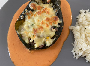 Una foto de Chiles rellenos de carne molida