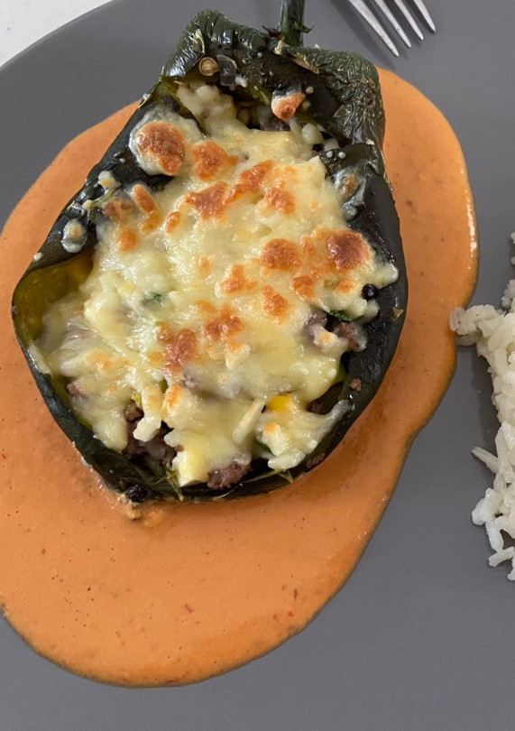 Una foto de Chiles rellenos de carne molida