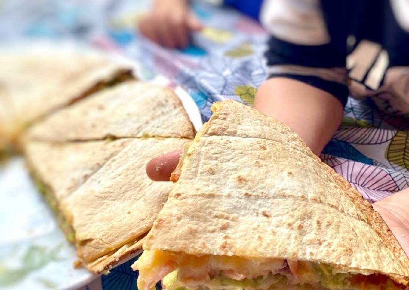 Quesadilla de salmón y aguacate  🐟 🥑