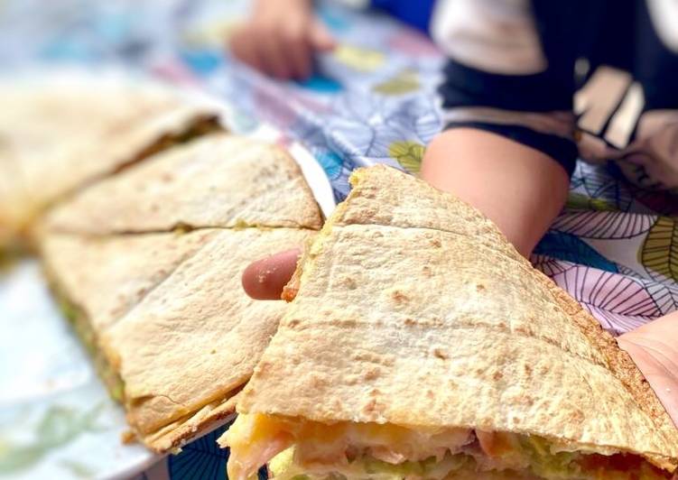 Quesadilla de salmón y aguacate  🐟 🥑