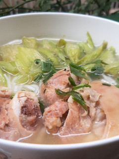 Hình của món Bún giò heo.