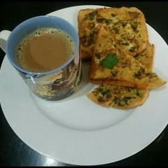 A picture of Qeema Omelette Toast😋🍞☕.