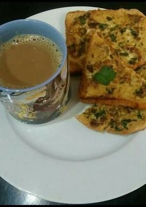 A picture of Qeema Omelette Toast😋🍞☕.