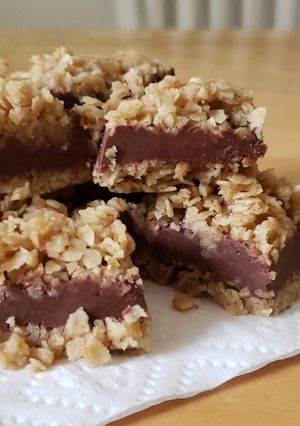 A picture of No-Bake Chocolate Oat Bars (Gluten-Free, Dairy Free, and Sugar Free options).