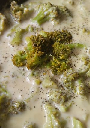 Una foto de Brócoli con queso cremoso🥦🧀🥛🥯🍚🍱